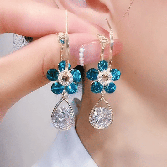 ✨Buy one get one free（2 pairs）✨Fashion flower crystal earrings